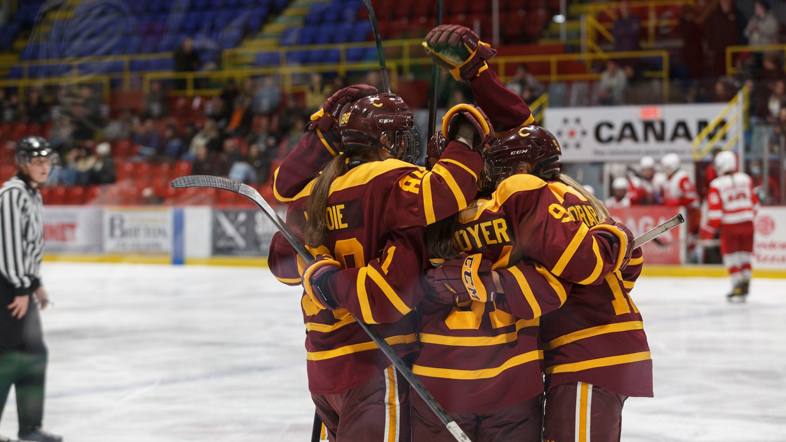 Hockey féminin: les Beauceronnes chaleureusement accueillies par leurs supporters