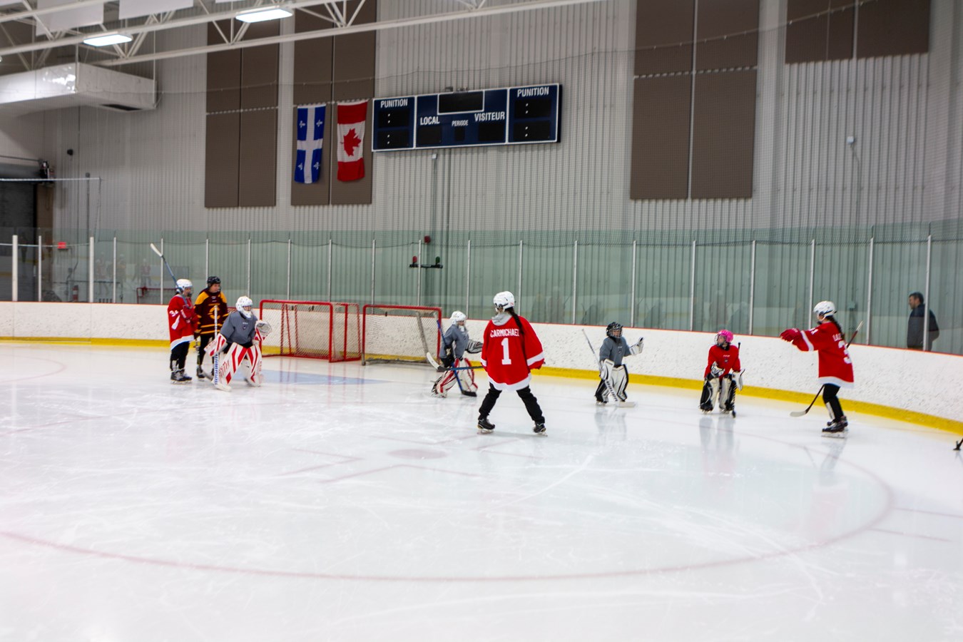 Des étoiles dans les yeux des jeunes hockeyeuses