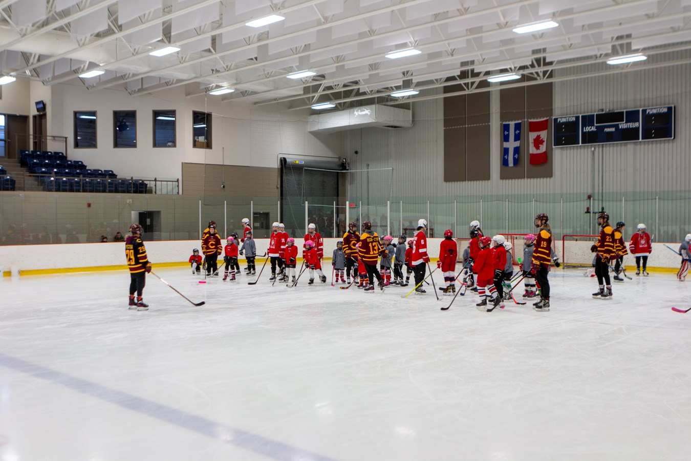 Des étoiles dans les yeux des jeunes hockeyeuses