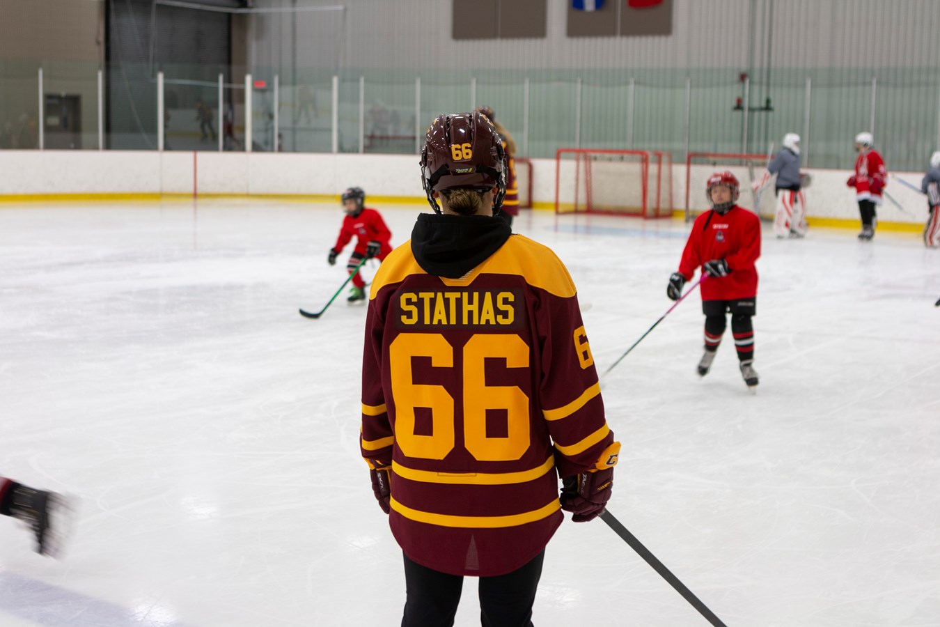 Des étoiles dans les yeux des jeunes hockeyeuses