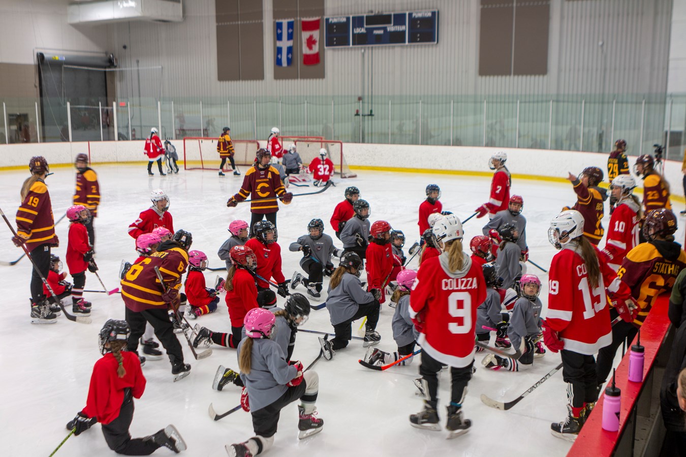 Des étoiles dans les yeux des jeunes hockeyeuses