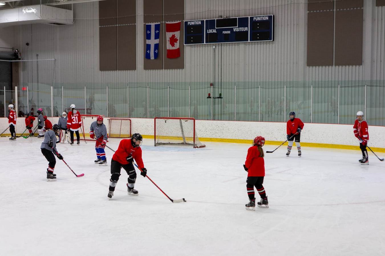 Des étoiles dans les yeux des jeunes hockeyeuses