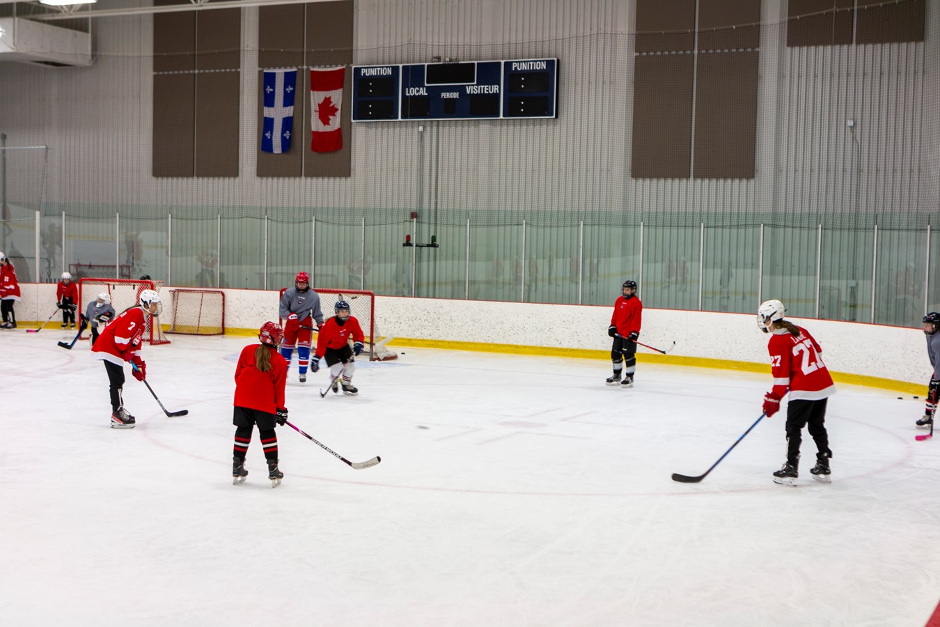 Des étoiles dans les yeux des jeunes hockeyeuses