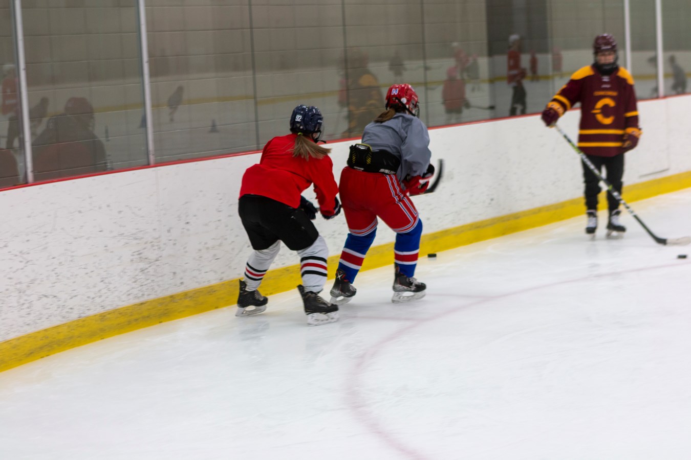 Des étoiles dans les yeux des jeunes hockeyeuses
