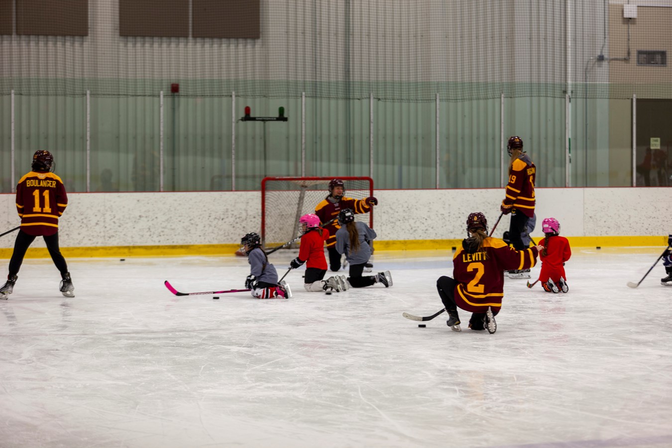 Des étoiles dans les yeux des jeunes hockeyeuses