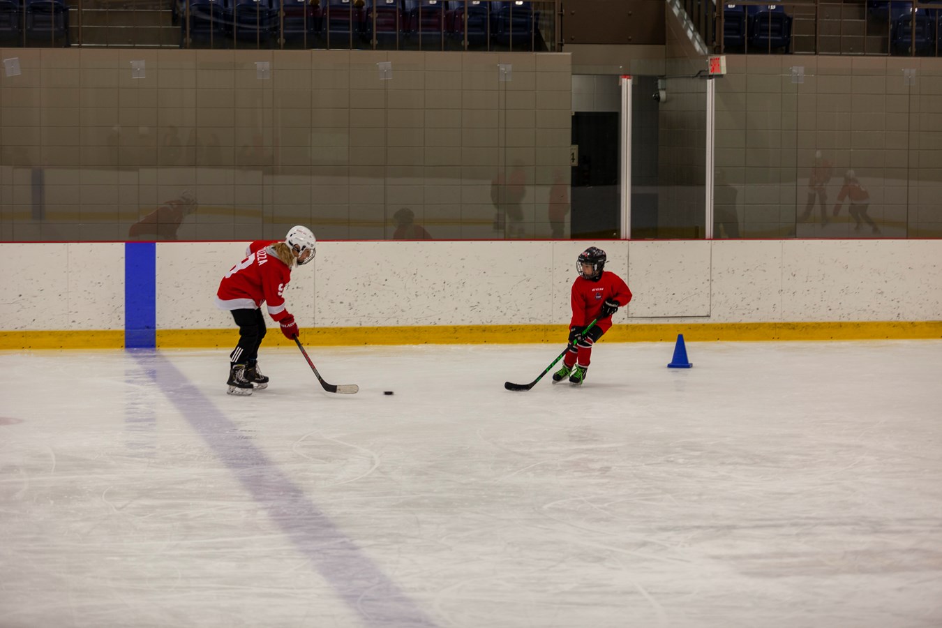 Des étoiles dans les yeux des jeunes hockeyeuses