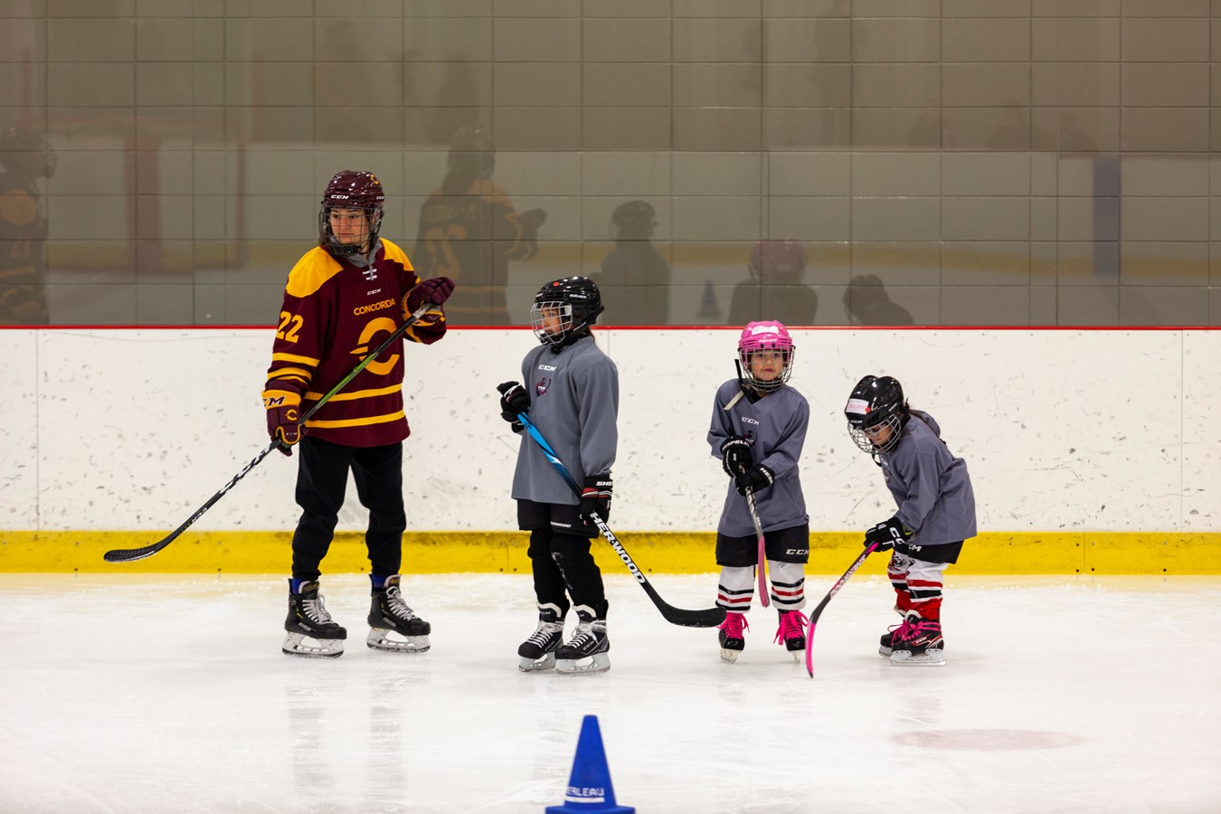 Des étoiles dans les yeux des jeunes hockeyeuses