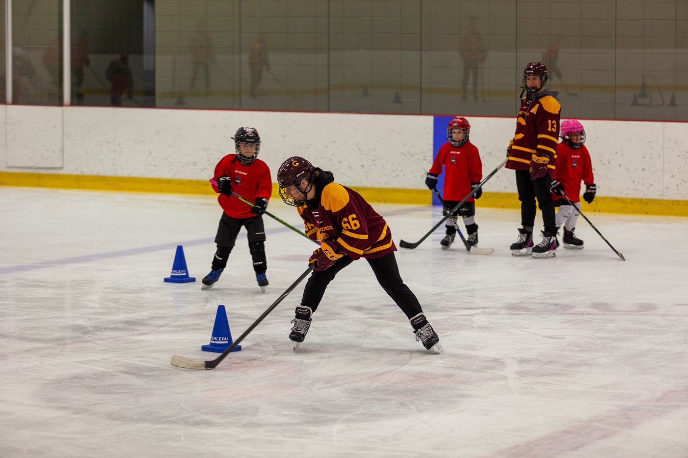 Des étoiles dans les yeux des jeunes hockeyeuses