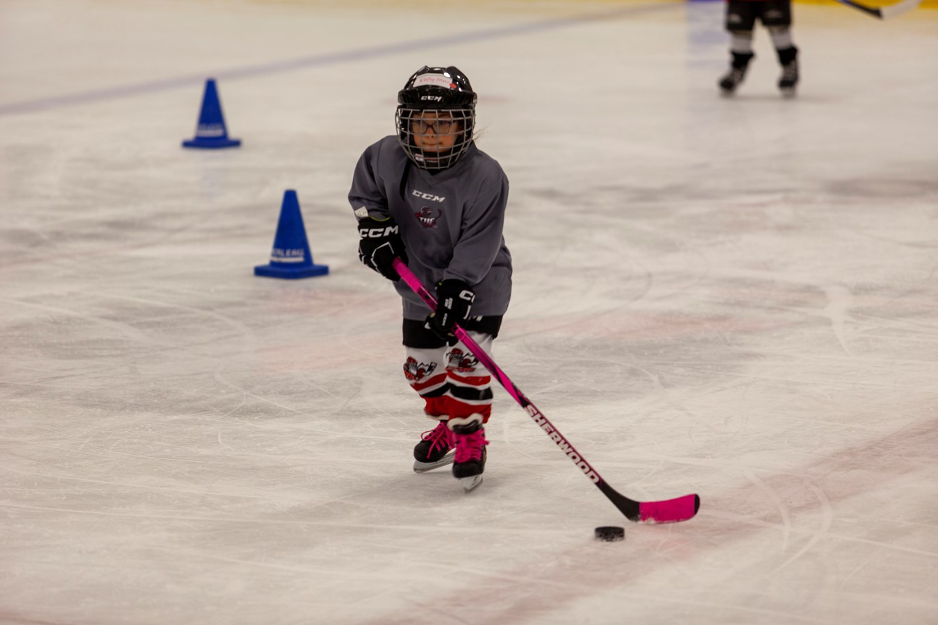 Des étoiles dans les yeux des jeunes hockeyeuses