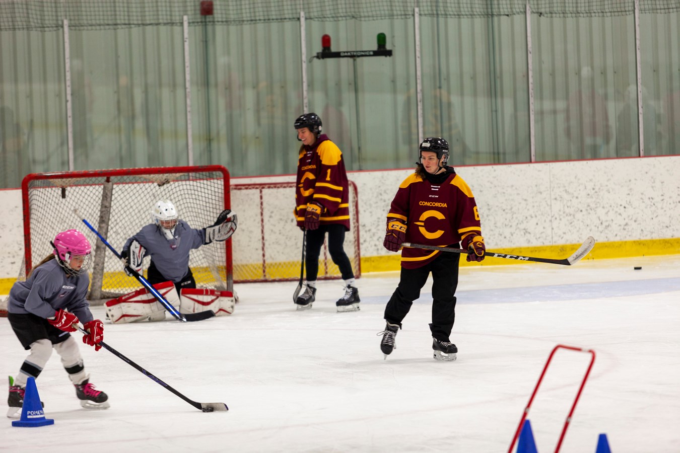 Des étoiles dans les yeux des jeunes hockeyeuses