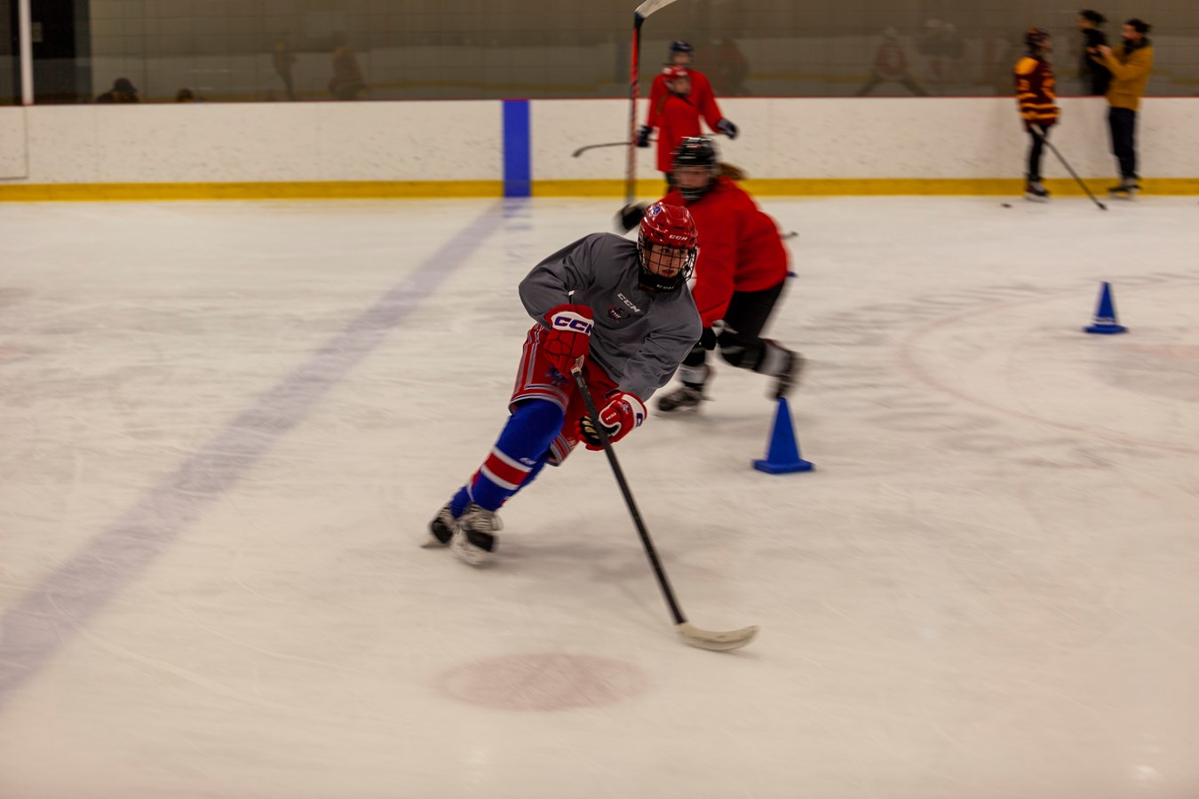 Des étoiles dans les yeux des jeunes hockeyeuses