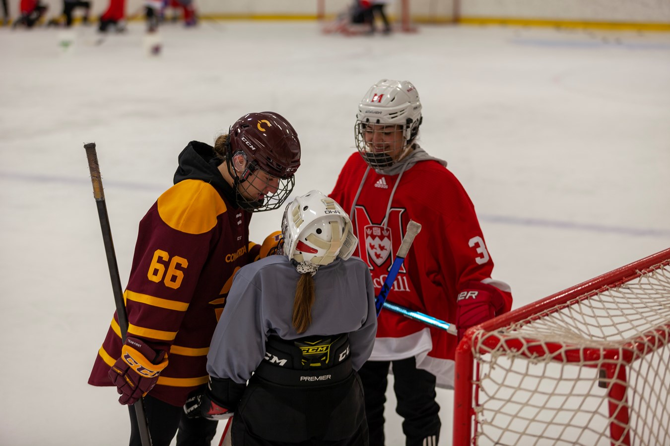 Des étoiles dans les yeux des jeunes hockeyeuses