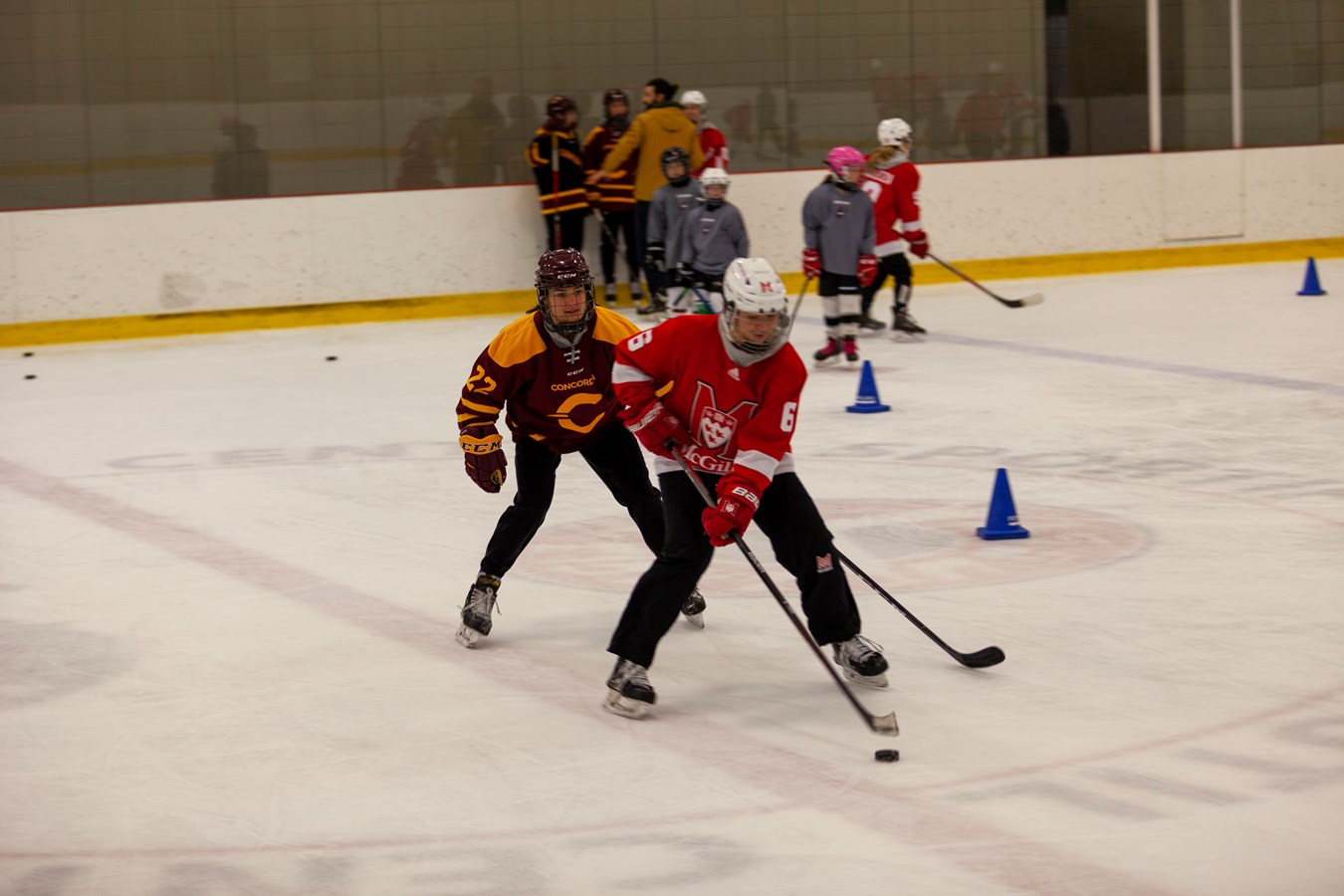 Des étoiles dans les yeux des jeunes hockeyeuses