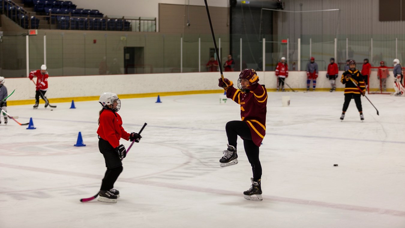 Des étoiles dans les yeux des jeunes hockeyeuses