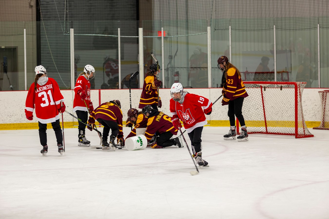 Des étoiles dans les yeux des jeunes hockeyeuses