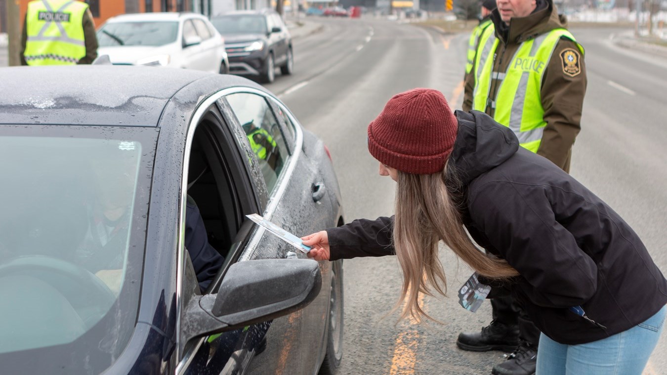 Violence faite aux femmes: une activité de sensibilisation menée par la SQ et des organismes locaux