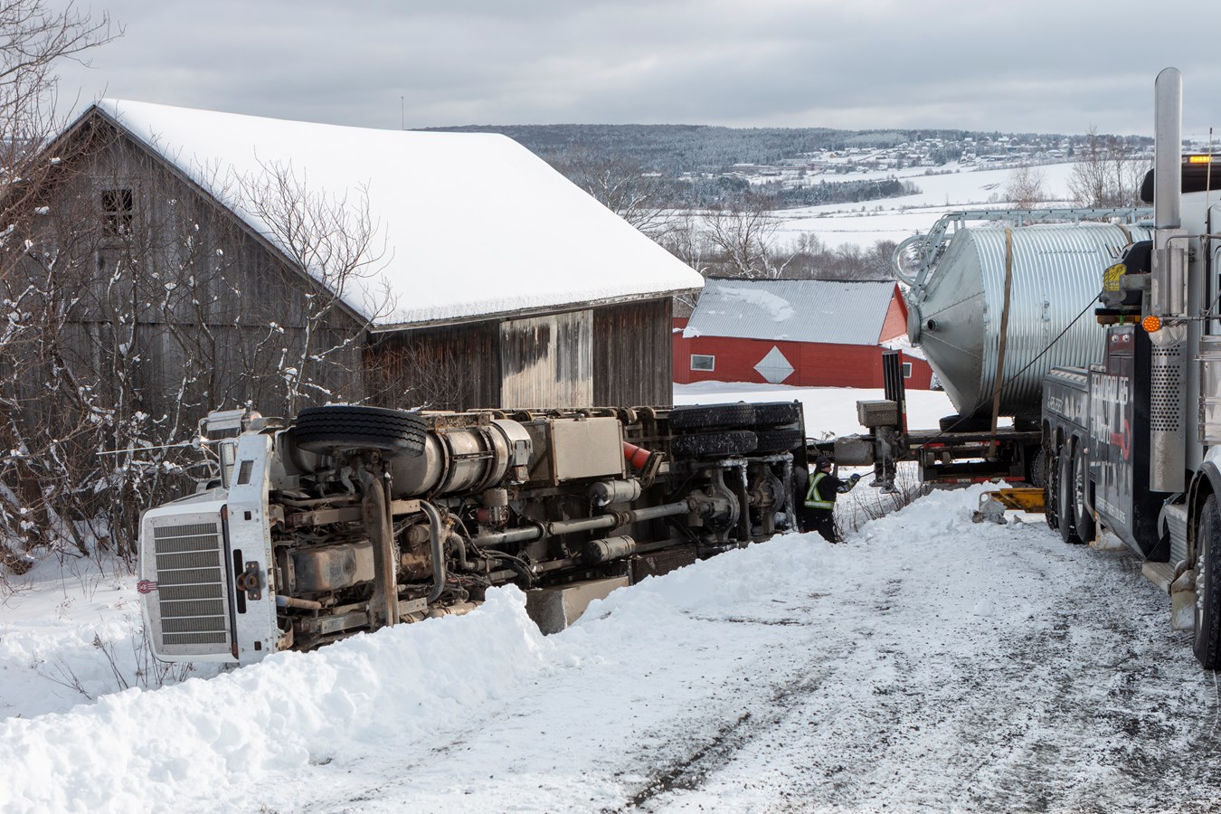 Un camion glisse dans un fossé à Saint-Victor