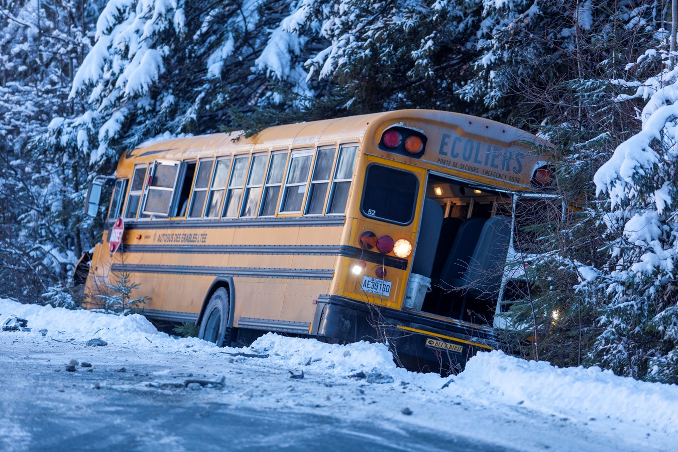 Une collision entre un autobus scolaire et un VUS à Saint-Philibert