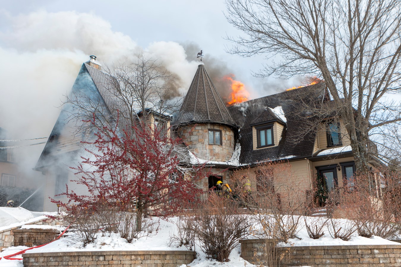 Saint-Côme-Linière: une résidence ravagée par les flammes à Noël
