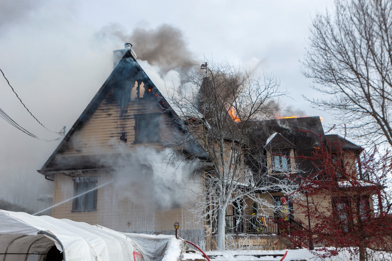 Saint-Côme-Linière: une résidence ravagée par les flammes à Noël