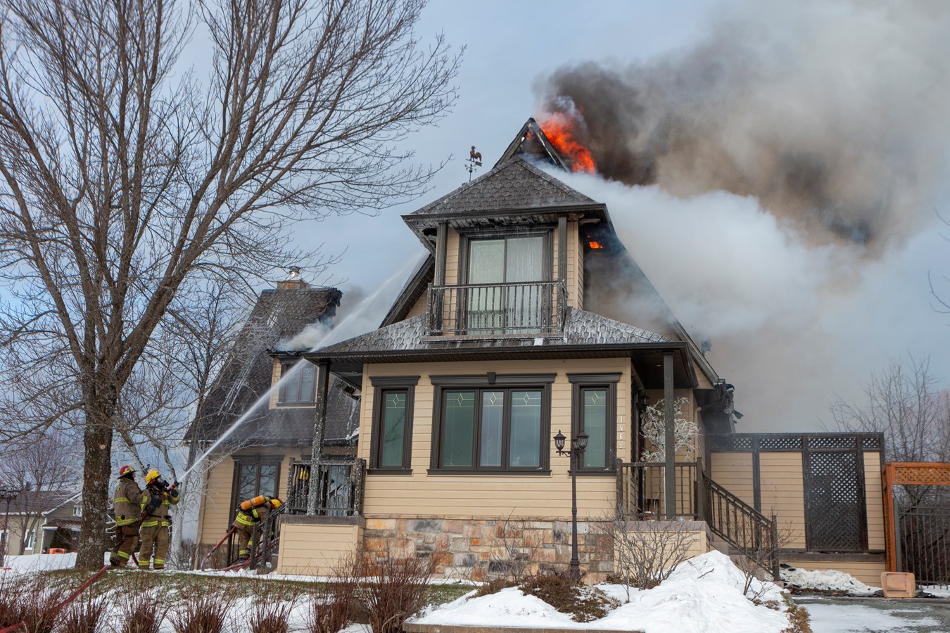 Saint-Côme-Linière: une résidence ravagée par les flammes à Noël