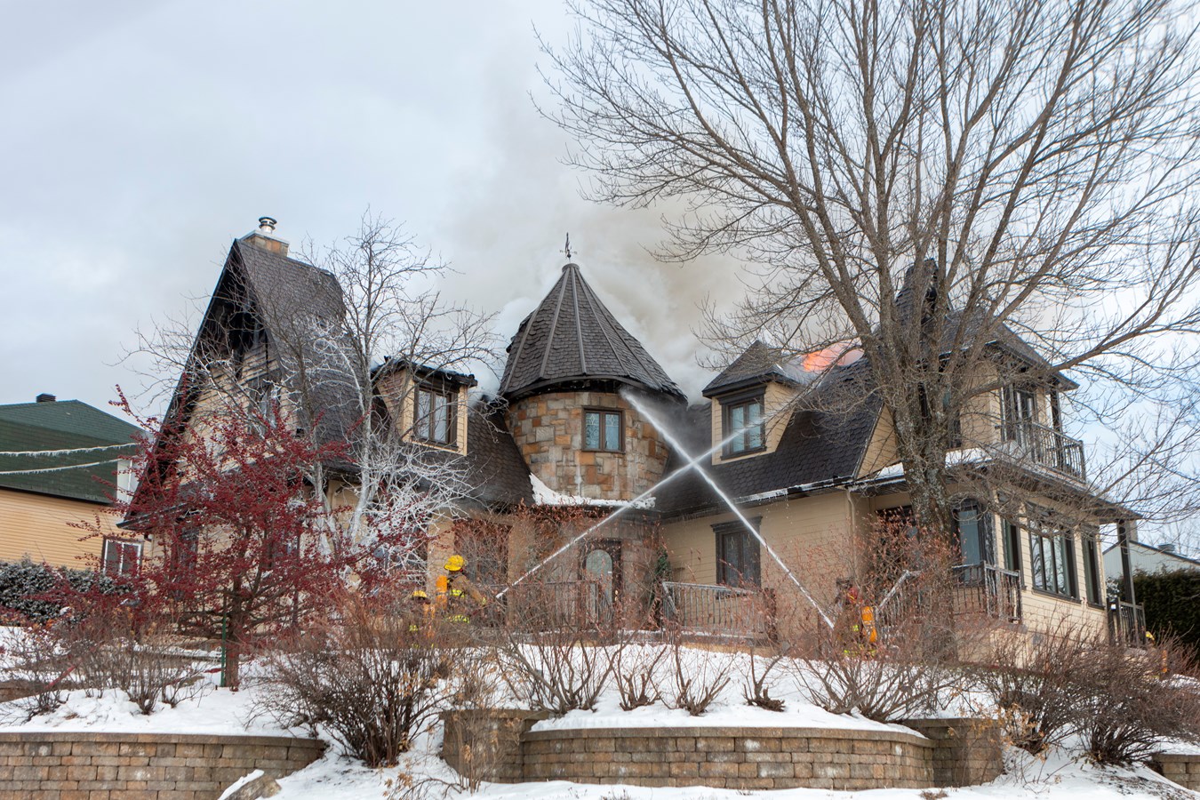 Saint-Côme-Linière: une résidence ravagée par les flammes à Noël