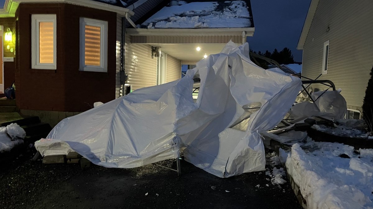 Abri tempo sauvage sur la 80e rue à Saint-Georges