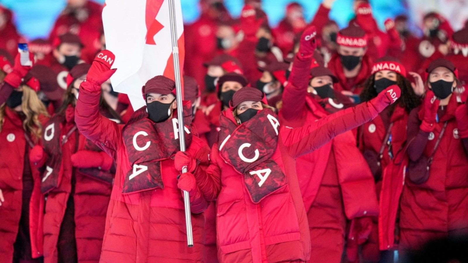 Les porte-drapeaux du Canada, Charles Hamelin et Marie-Philip Poulin.