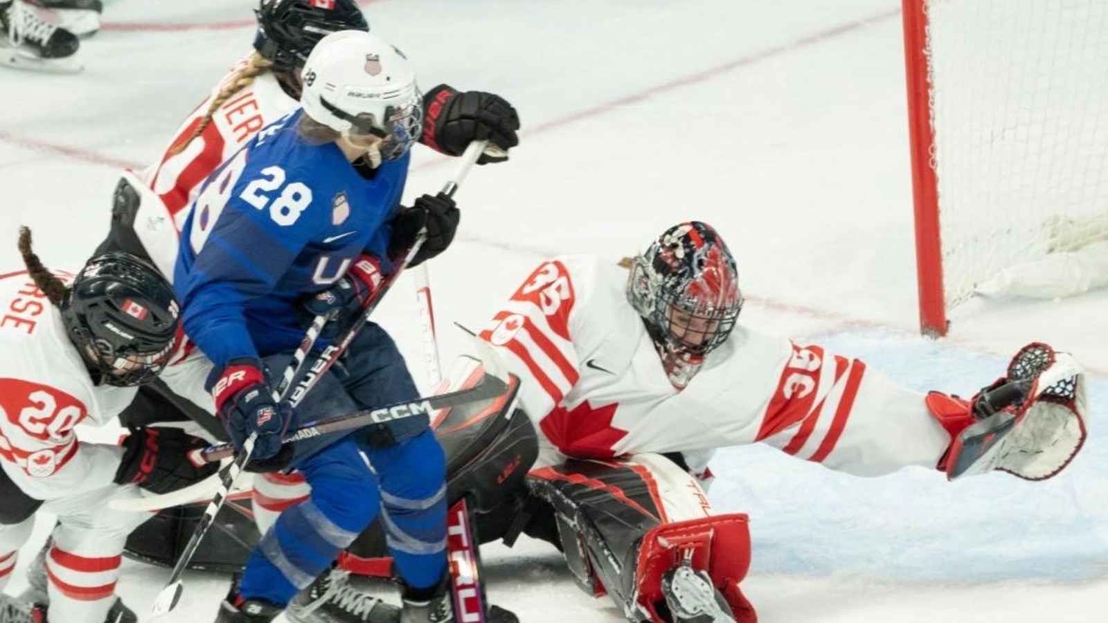 Hockey féminin: un premier gain du Canada contre les États-Unis