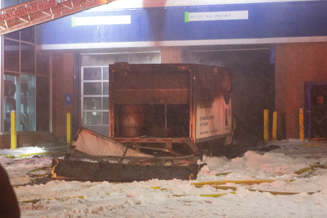 Important incendie chez Pneus Beaucerons à Beauceville