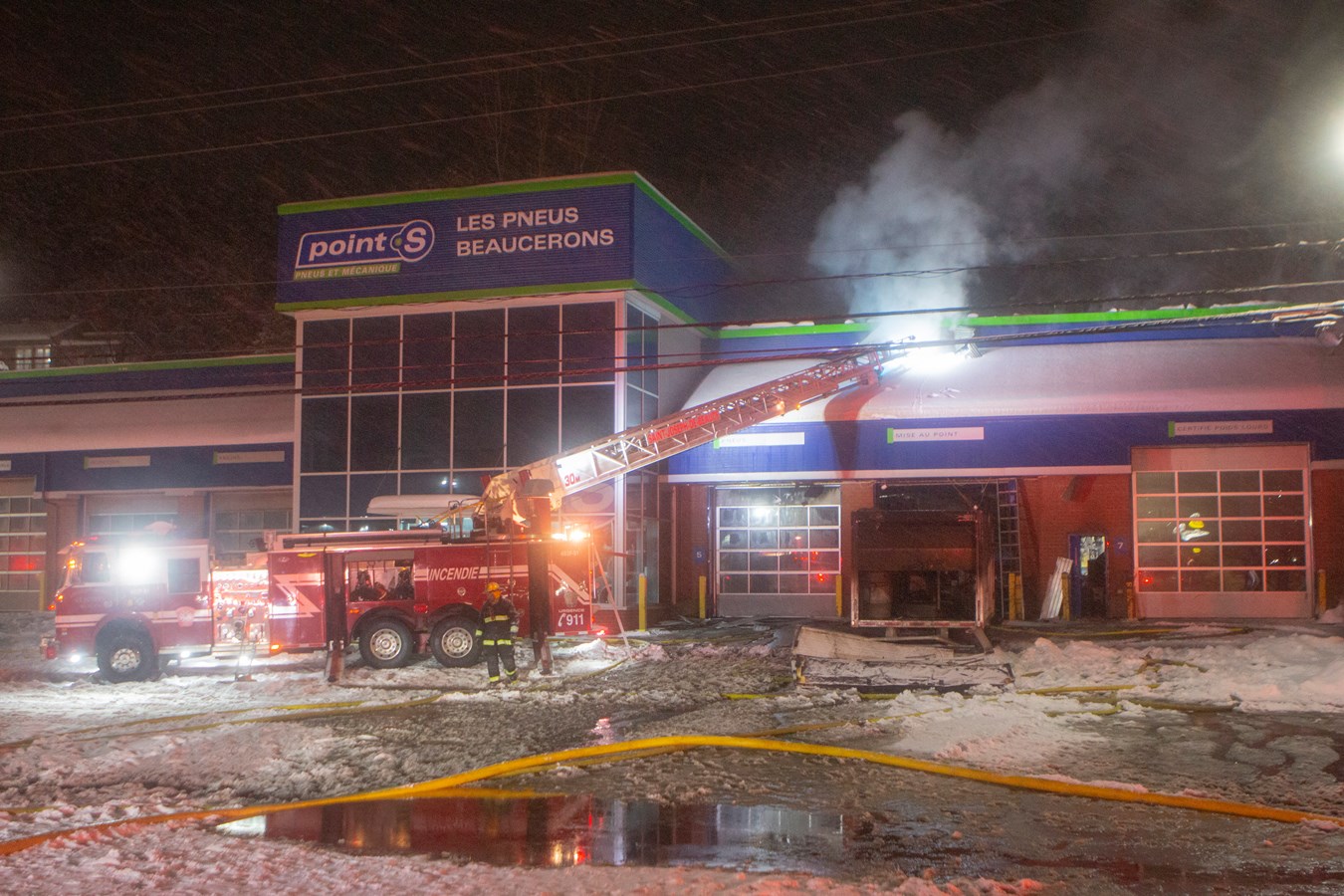 Important incendie chez Pneus Beaucerons à Beauceville