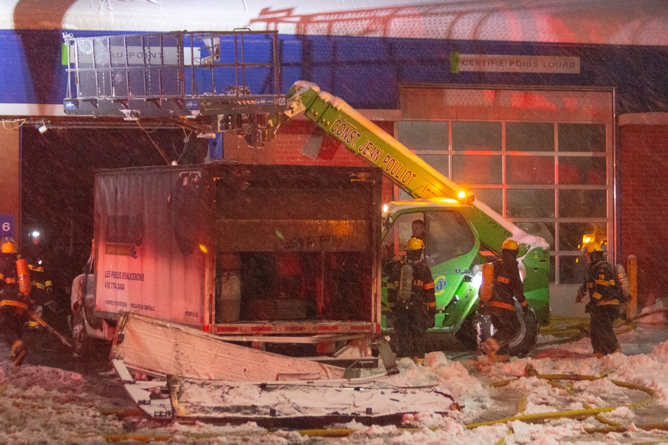 Important incendie chez Pneus Beaucerons à Beauceville