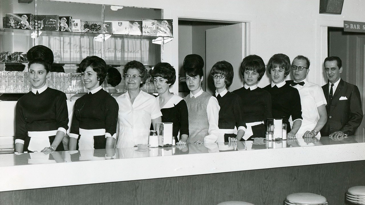 Souvenir du populaire restaurant Charles BBQ 1956-2011