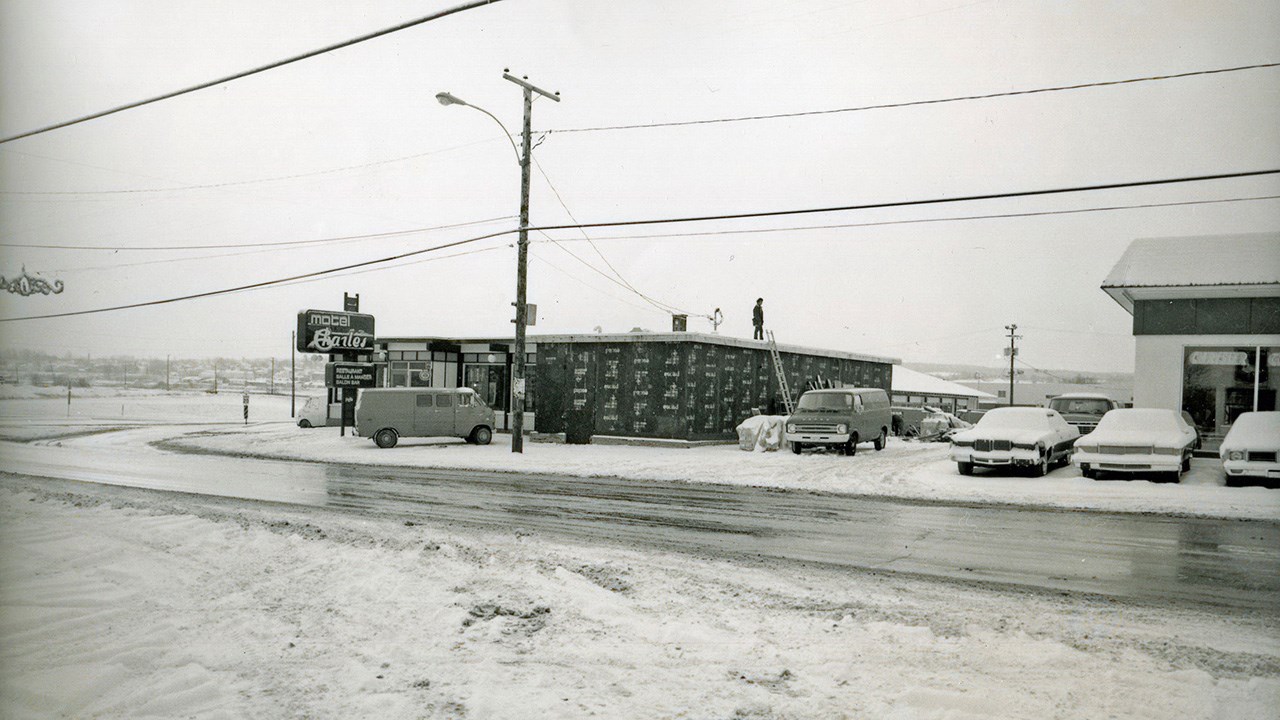 Souvenir du populaire restaurant Charles BBQ 1956-2011