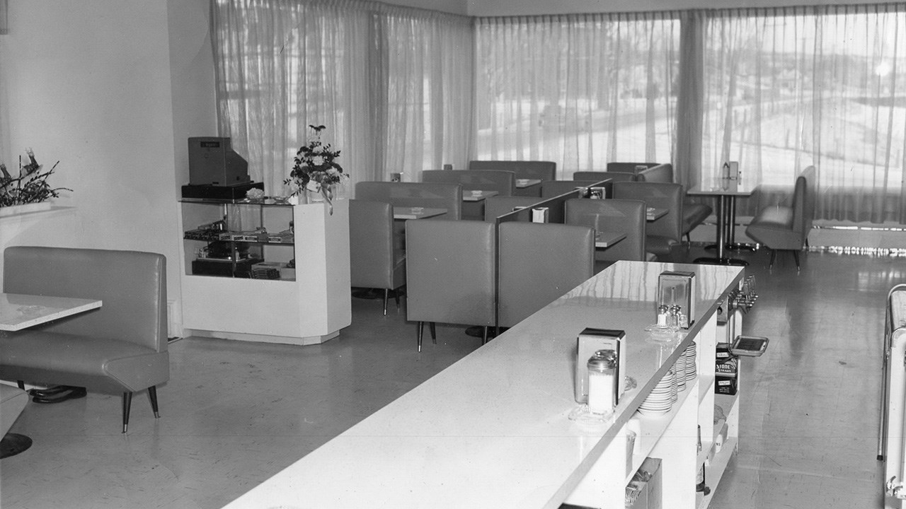 Souvenir du populaire restaurant Charles BBQ 1956-2011