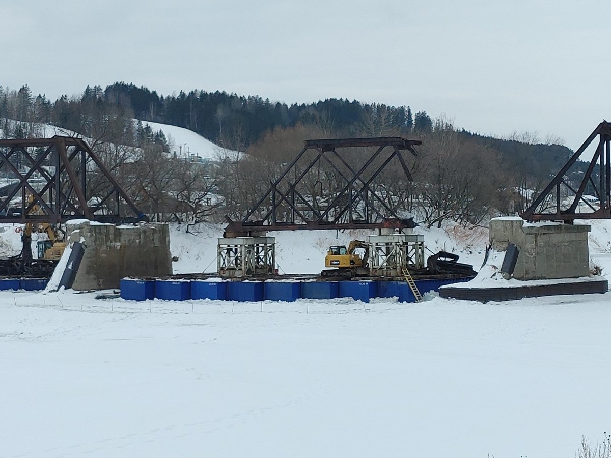 Démolition du pont des chars de Vallée-Jonction - Février 2022.