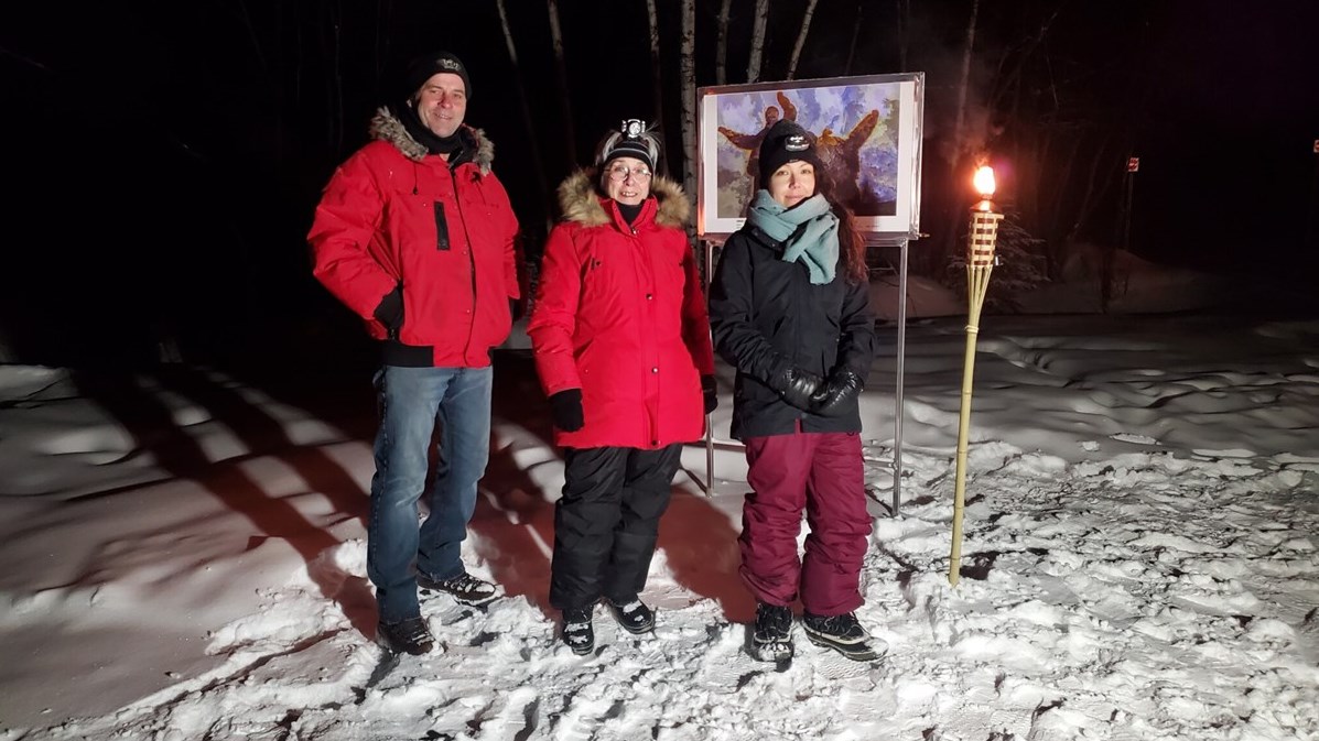 Serge Vachon (maire de Saint-Joseph), Danielle Robinson (artiste) et Nady Larchet (directrice d’Artistes et Artisans de Beauce).