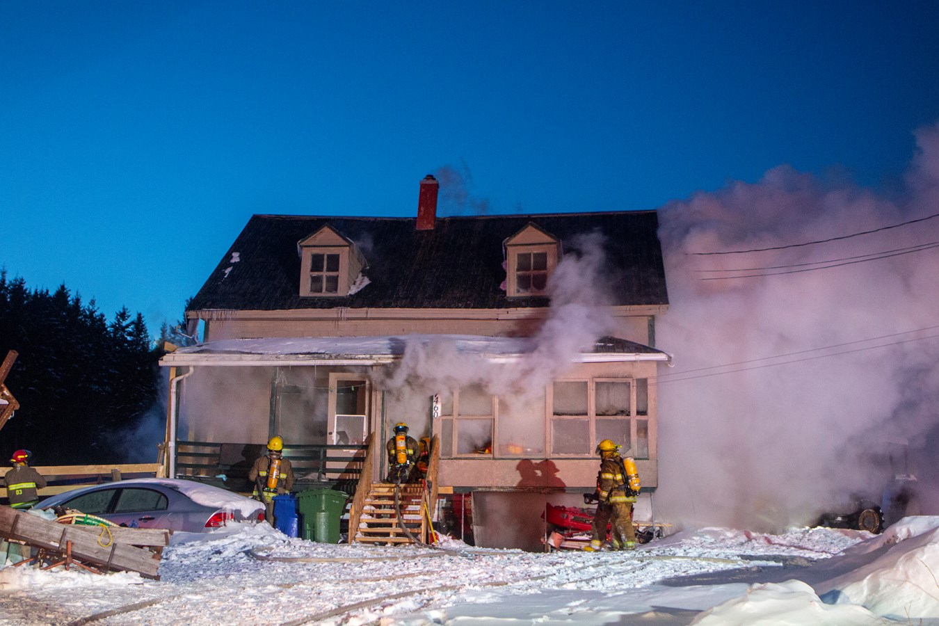 Une résidence ravagée par les flammes à Saint-Zacharie