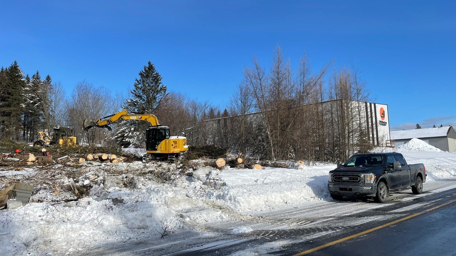 Les travaux ont débuté pour agrandir le stationnement.
