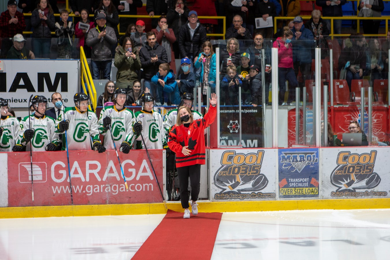 Les Condors remportent leur 2e match des séries sous les yeux de Marie-Philip Poulin