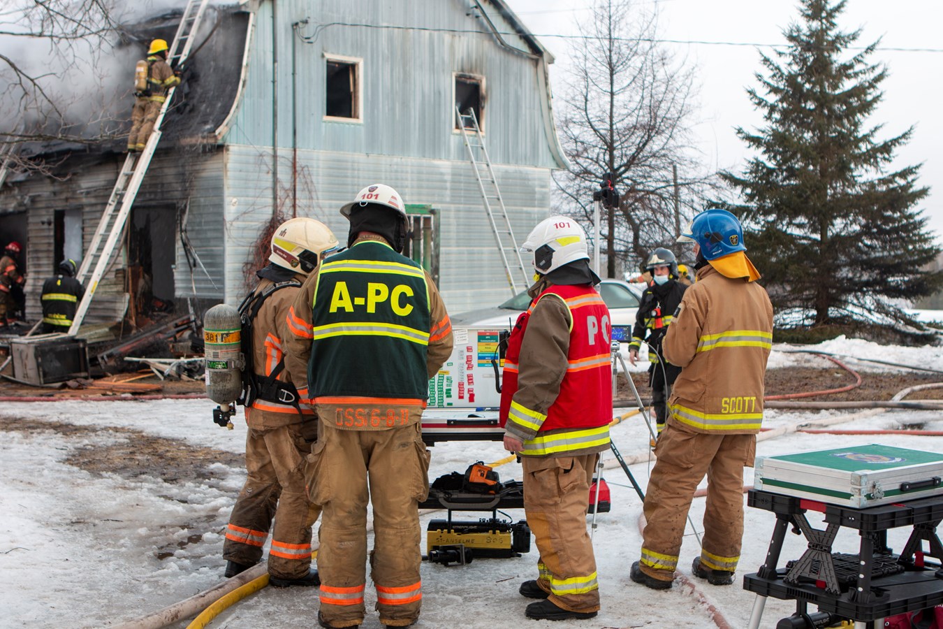 Un corps a été retrouvé dans les décombres d'un feu de résidence à Sainte-Hénédine