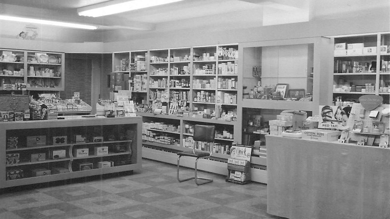 L'ancienne pharmacie Fortin dans l'ouest.