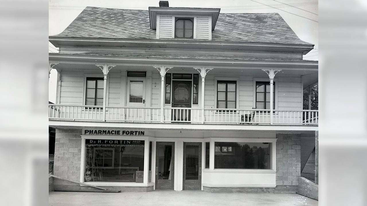 L'ancienne pharmacie Fortin dans l'ouest.
