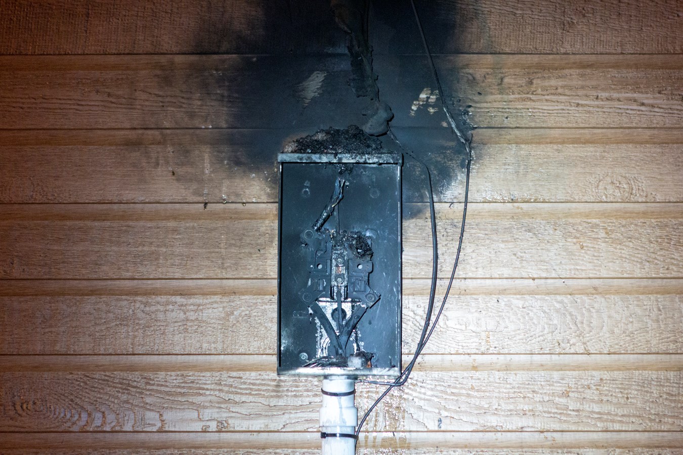 Explosions dans un compteur électrique résidentiel de Sainte-Marguerite