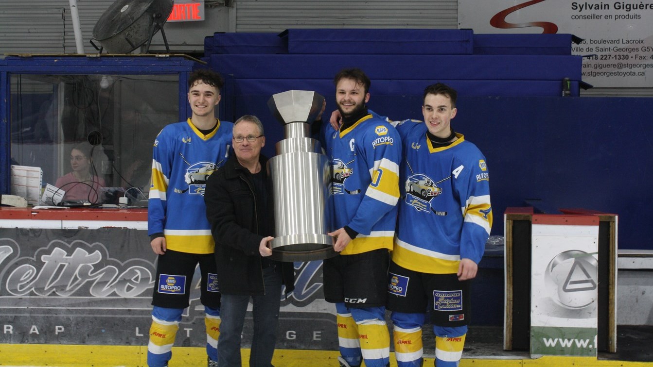 Le Garage Stéphane Turcotte de Saint-Éphrem remporte le championnat de la LHJABF
