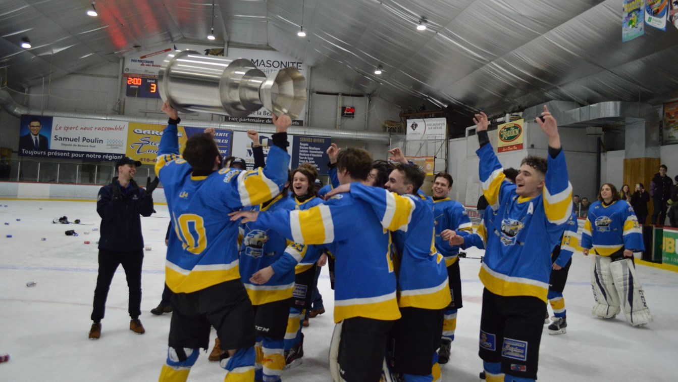 Le Garage Stéphane Turcotte de Saint-Éphrem remporte le championnat de la LHJABF
