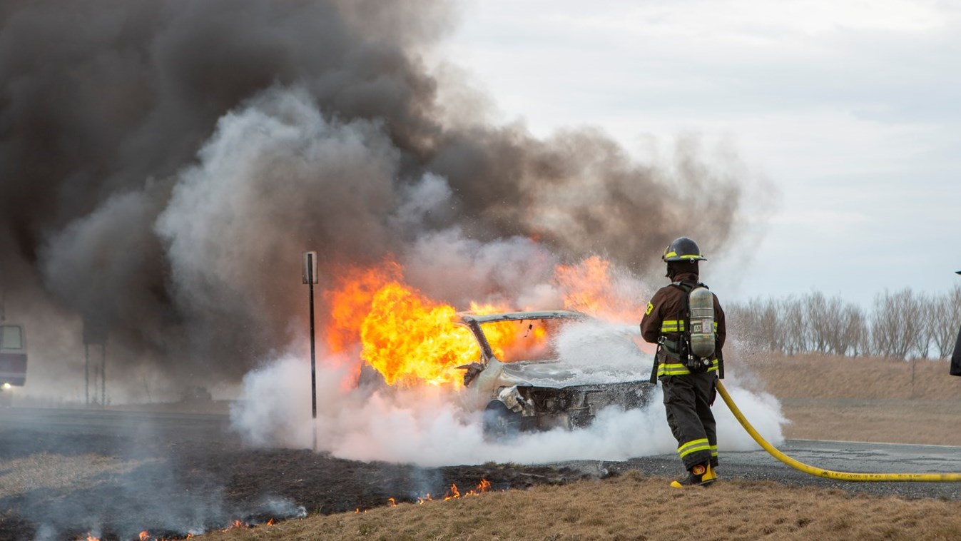 Feu de véhicule sur l'autoroute 73