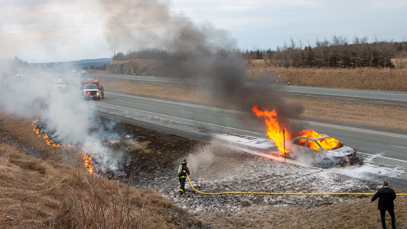 Feu de véhicule sur l'autoroute 73
