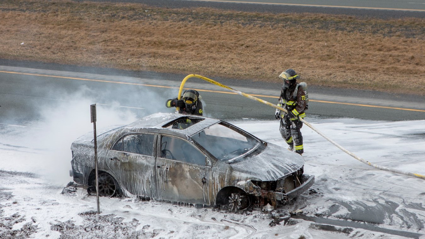 Feu de véhicule sur l'autoroute 73