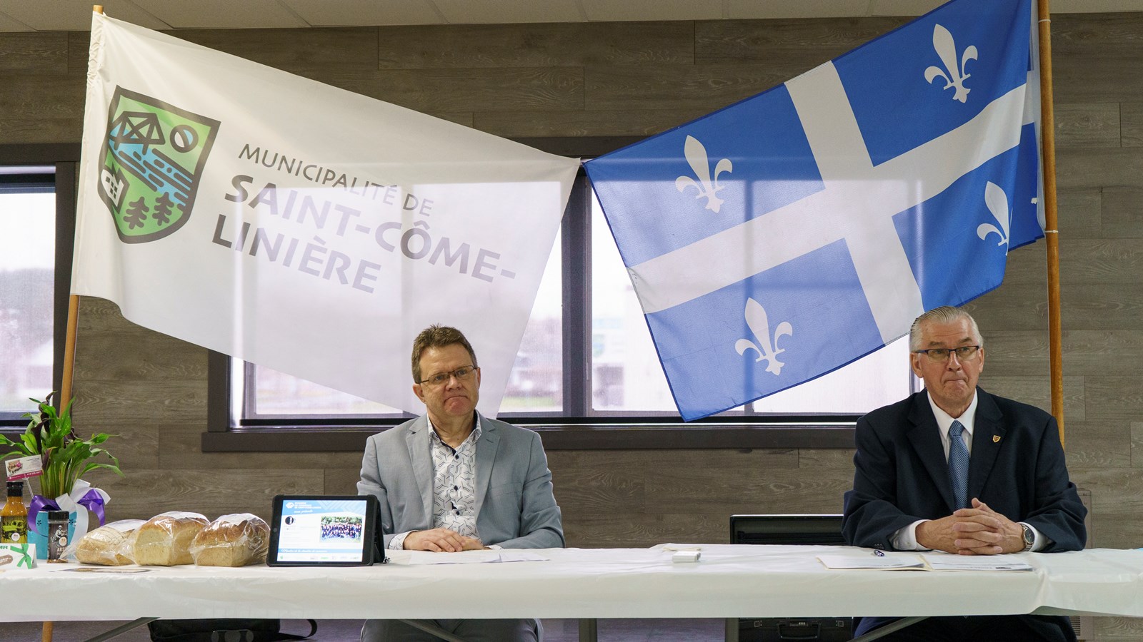 Le président de la Chambre de commerce, Martin Rodrigue, et le maire, Gabriel Giguère.